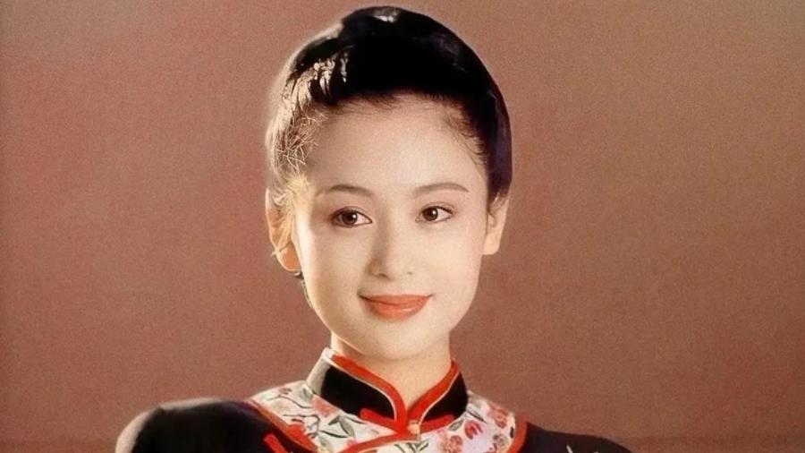 回看陈红当年花容玉貌，难怪陈凯歌当年感慨，自此倾国倾城的角色都有了脸