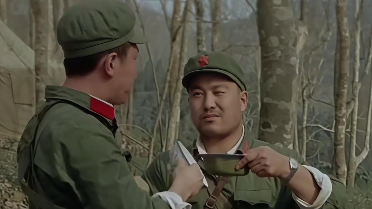 《高山下的花环》为什么九连作战前喝的是五粮液，而不是茅台？