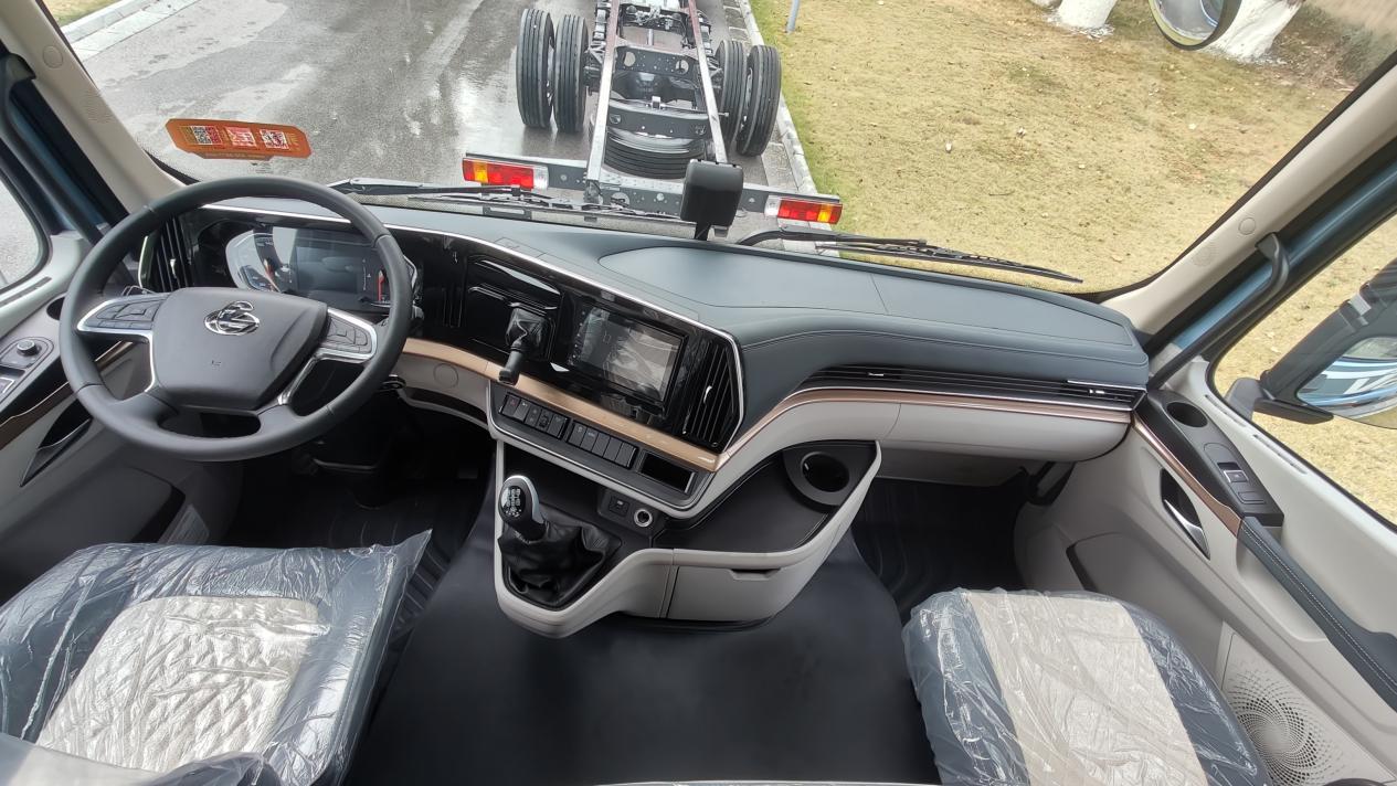 绿通创富选乘龙H5V绿通房车，高效舒适两不误！