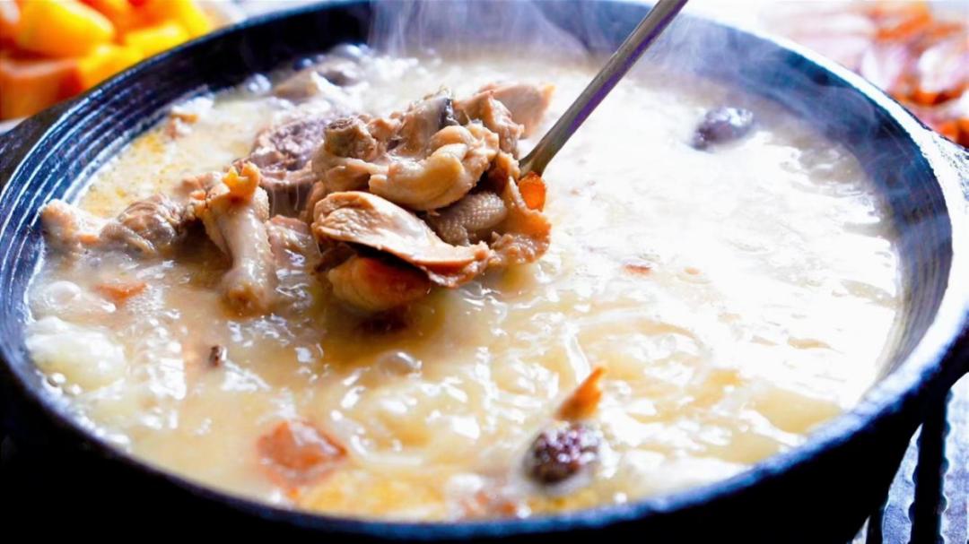 雪域琼浆入宴来：英国首相菜单上的香格里拉，藏着怎样的山水与滋味