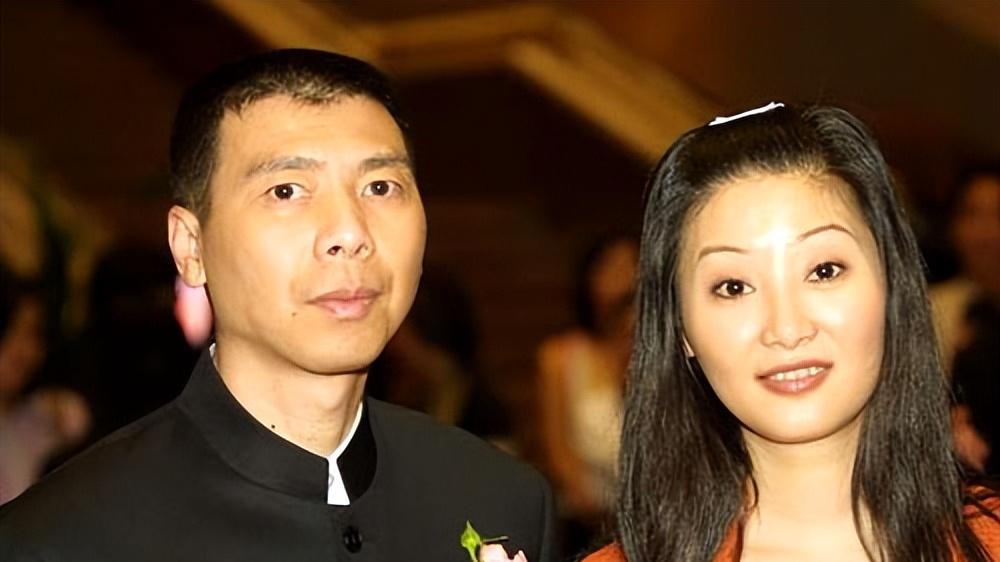“京圈嫂子”徐帆：死死拿捏冯小刚？其实她比你想象中“怂”得多