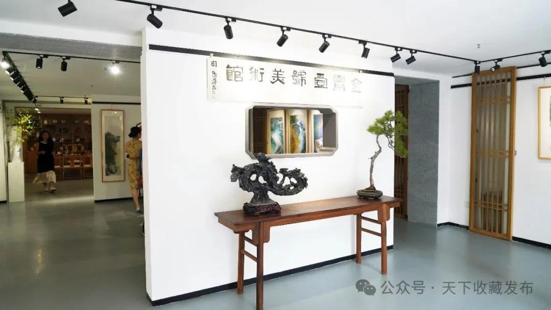那一抹蓝——郑忠水墨画大赏在金銮一号美术馆启幕
