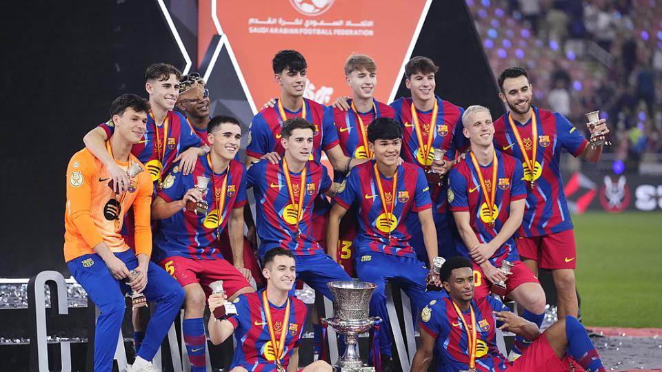 巴萨青训卡萨多转会动态：马竞是可能下家，曼联、狼队亦在考察