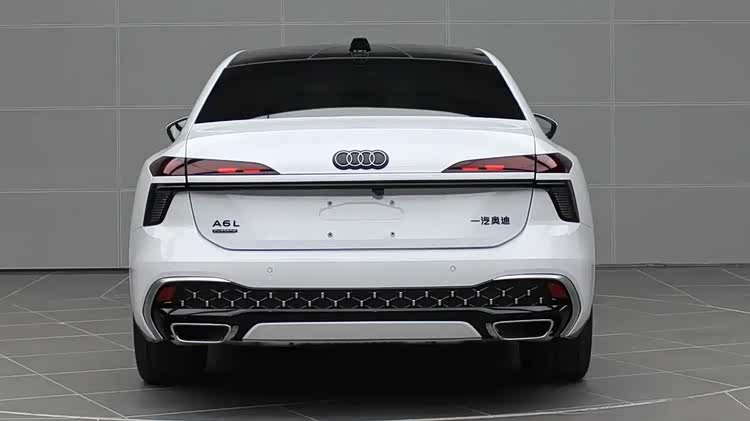 新款奥迪A6L来了，搭载华为智驾，没有老登范了，轴距比A8还长！