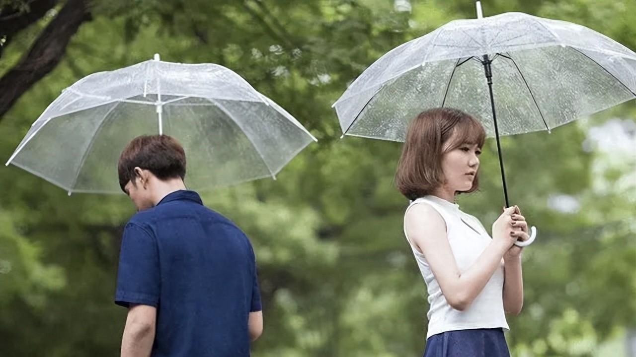 警惕！沉迷暧昧的女人，正在用 “灰色放纵” 将婚姻拖入深渊