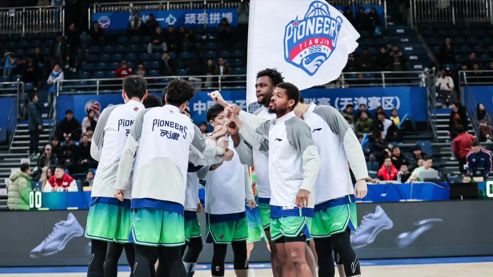 2胜11负到4连胜！过山车式反扑，最大功臣竟是69岁老帅，太神奇了