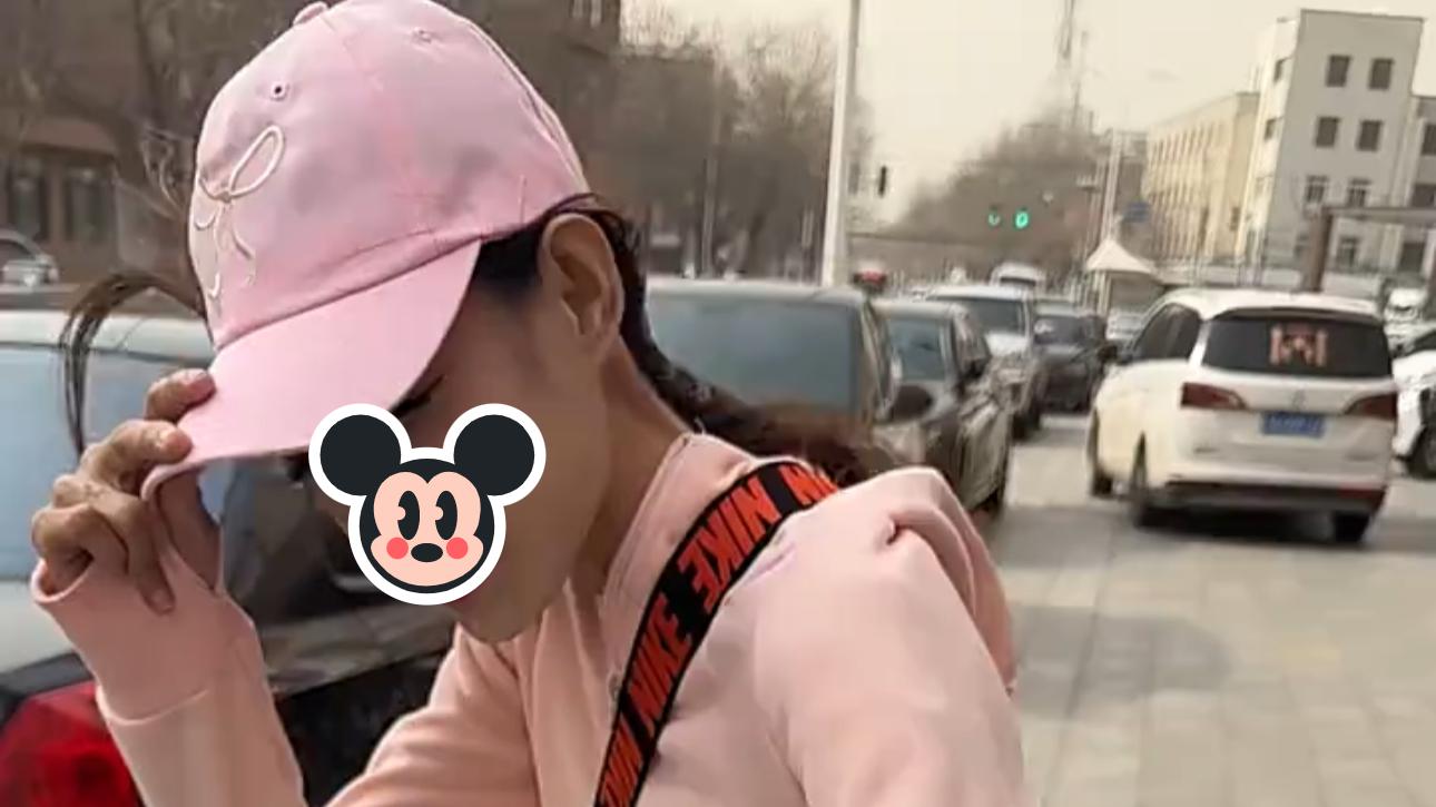 男子去见网恋女友，一阵风突然要把她吹倒，他当场提分手：你太瘦