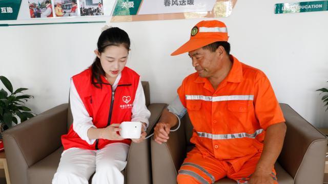 浙江黄岩：春风里的“雷锋三式”