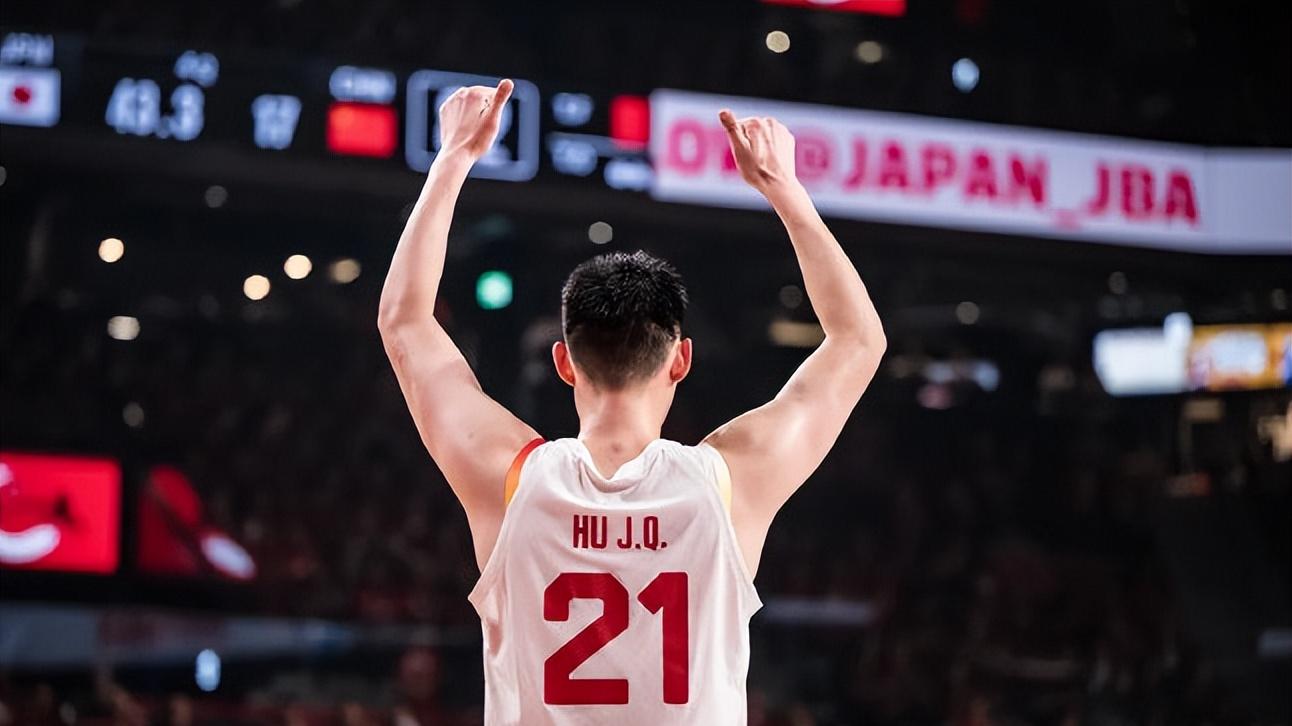 世预赛大乱！中国逆转日本、韩国翻车，B组四队混战，出线形势扑朔迷离