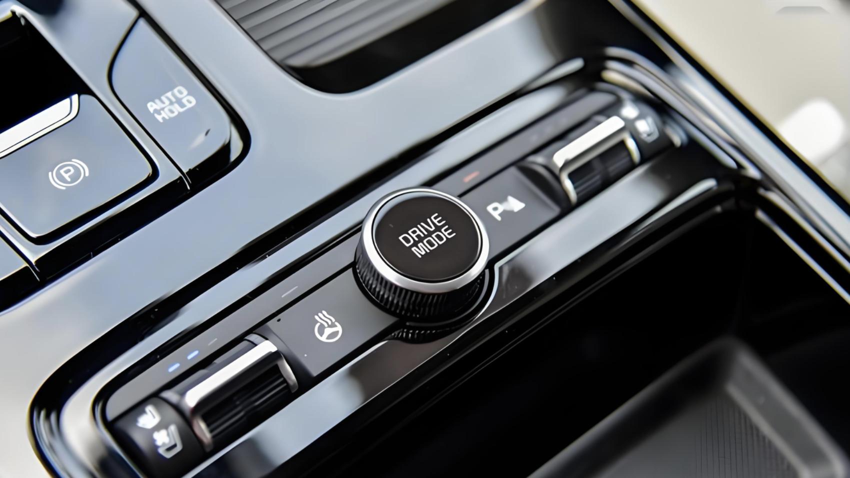 五菱又一爆款，搭载鸿蒙座舱5+乾崑ADS 4，配灵犀动力3.0动力