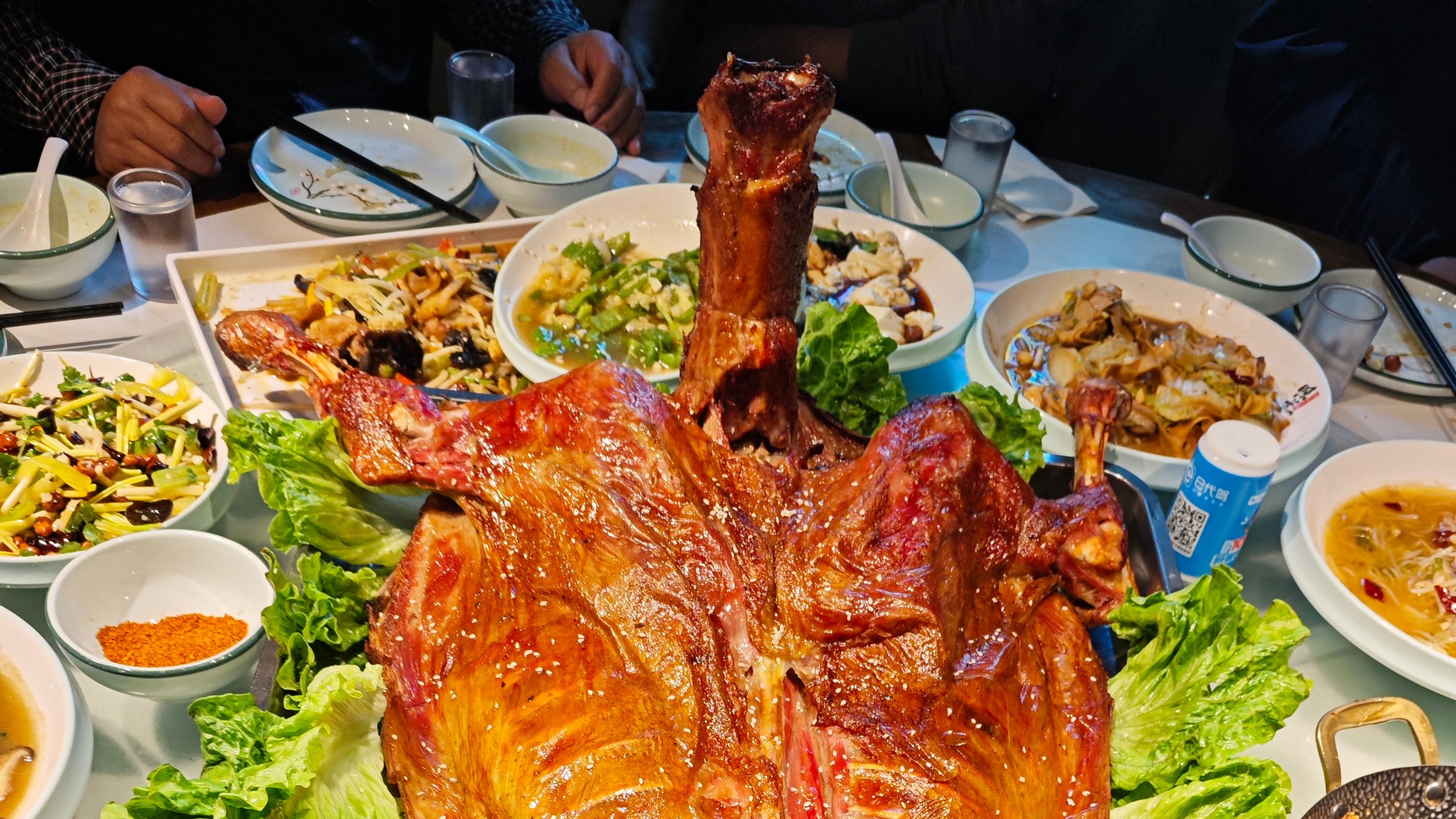 烹羊宰牛且为乐，会须一饮三百杯！