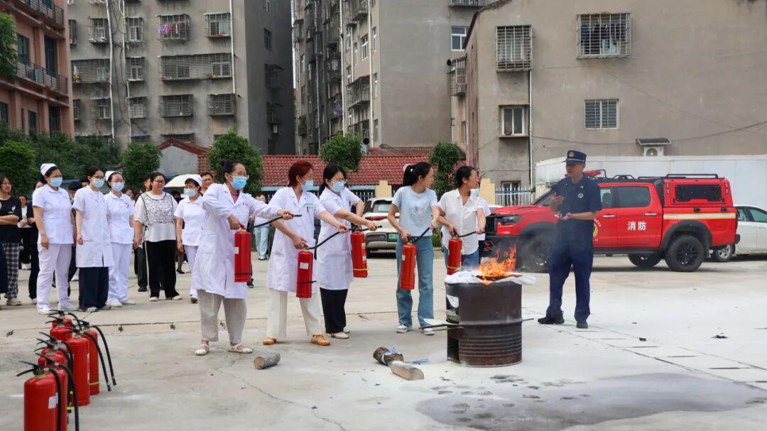 荆门市掇刀区卫健系统开展安全生产培训暨消防应急演练活动