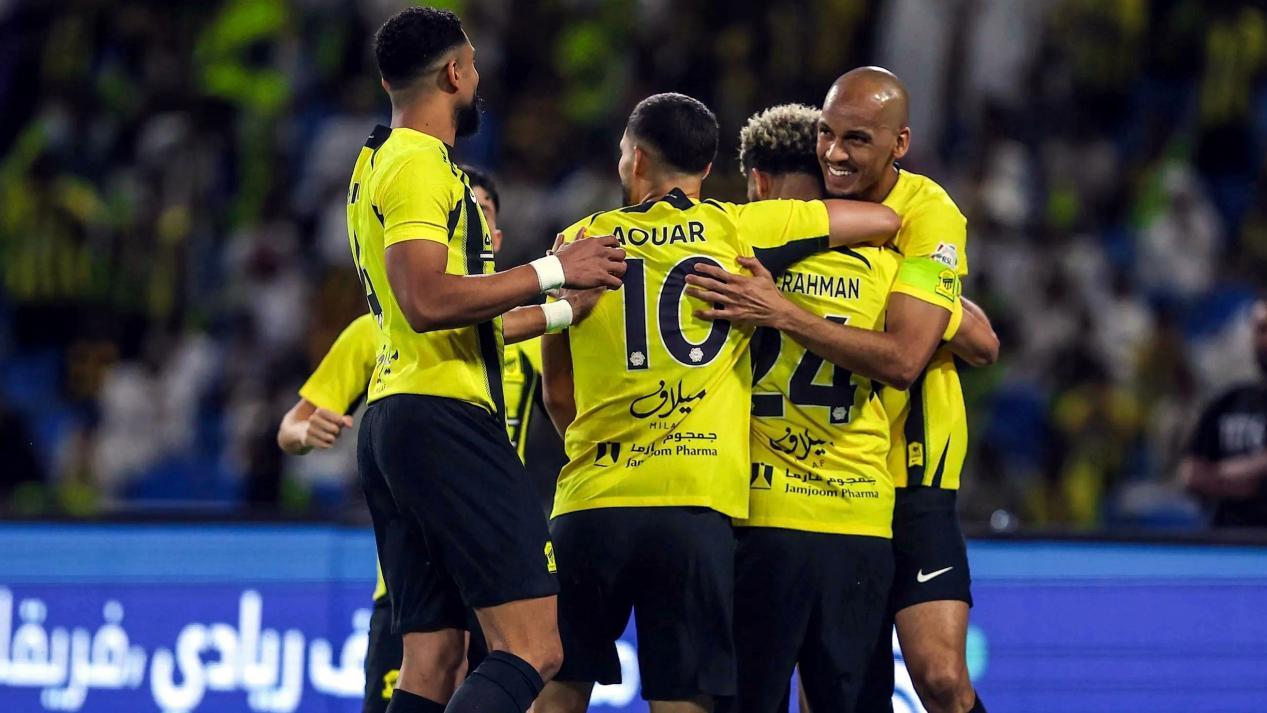 足球前瞻：巴塞罗那VS马德里竞技，巴黎VS利物浦，布拉加VS贝蒂斯，吉达联合VS新未来