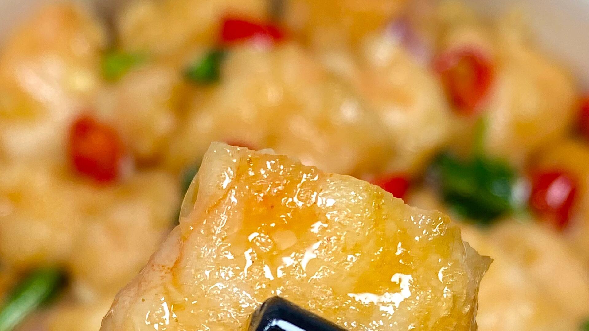 香辣虾滑：一口Q弹，满嘴鲜香的快乐密码！