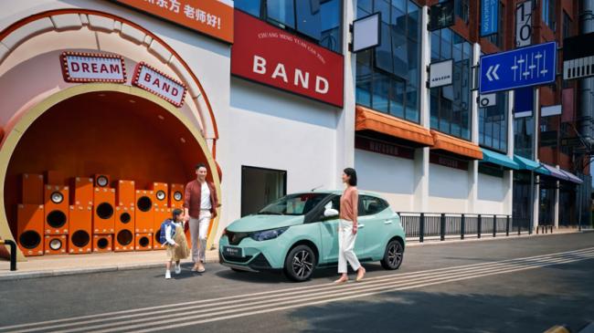江铃集团新能源易至汽车EV2 PLUS+：开启周末亲子绿色出行新风尚