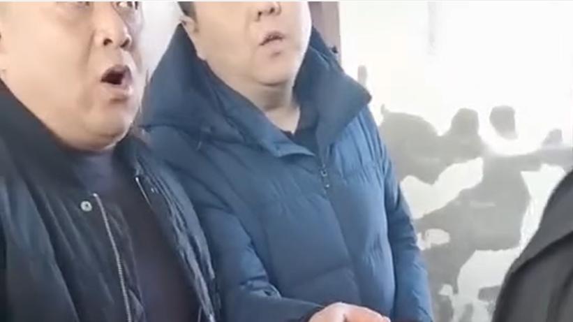 “谁误导谁？啥叫公平公正？”——一段混乱对话背后的真实诉求