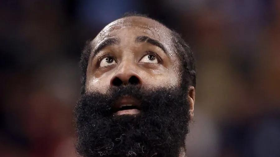 20罚！36+9+7！我的天呐，8年了，那个MVP还在啊