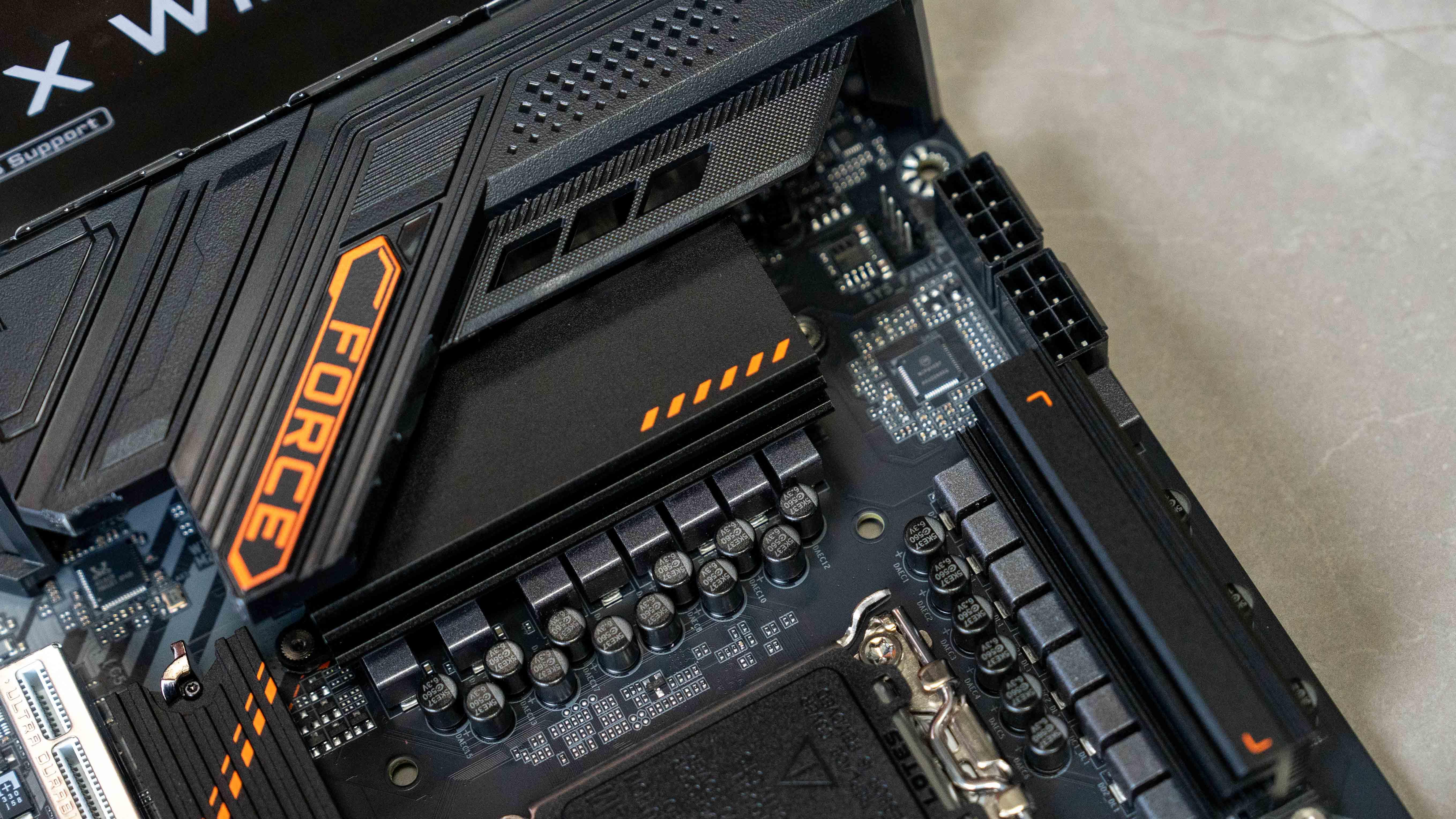 英特尔专属性能新座驾，技嘉 Z890M FORCE DUO X WIFI7主板测评