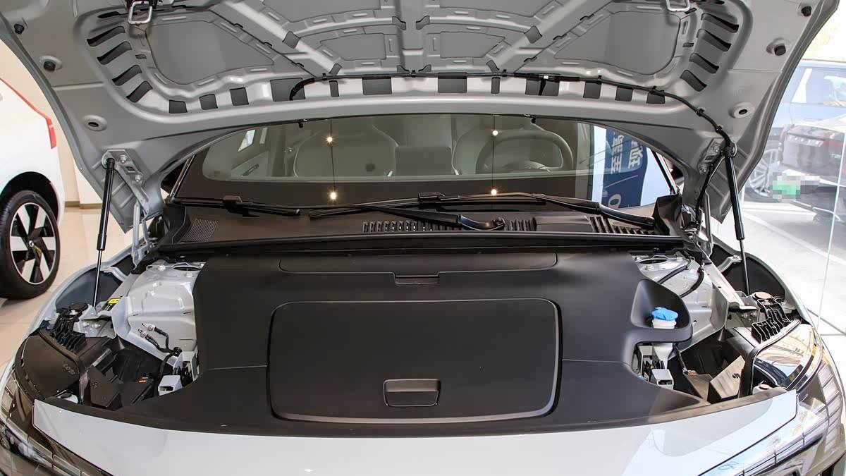 新款沃尔沃EX30上市，入门续航410km，标配Pilot Assist领航辅助系统