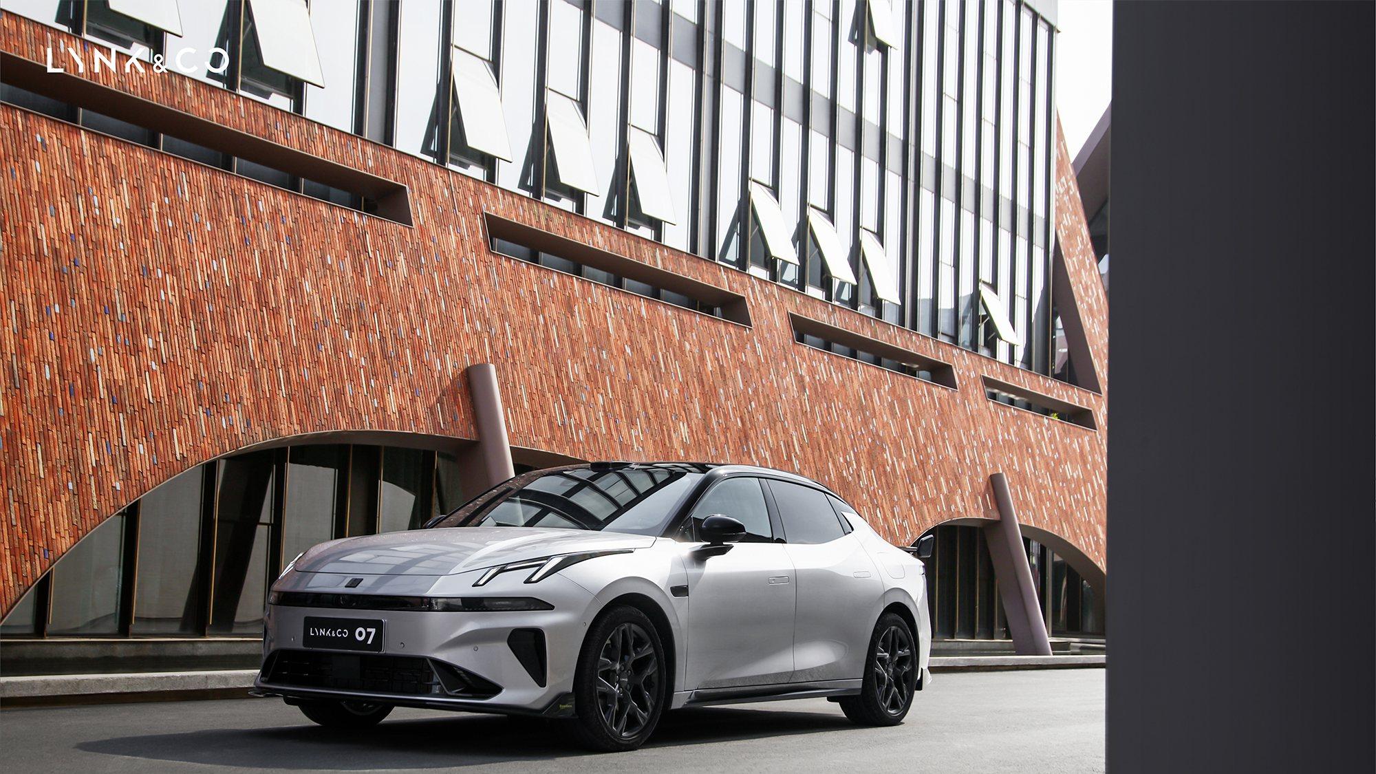 开了三天领克07 EM-P碳纤维尾翼版，终于懂什么叫看得见的性能感