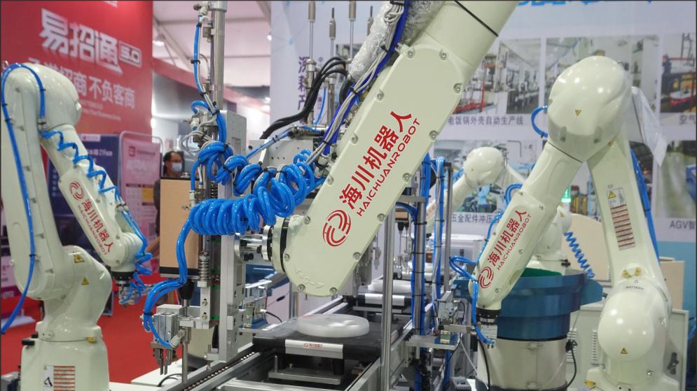 科技赋能生产：走进制造业的智能新时代