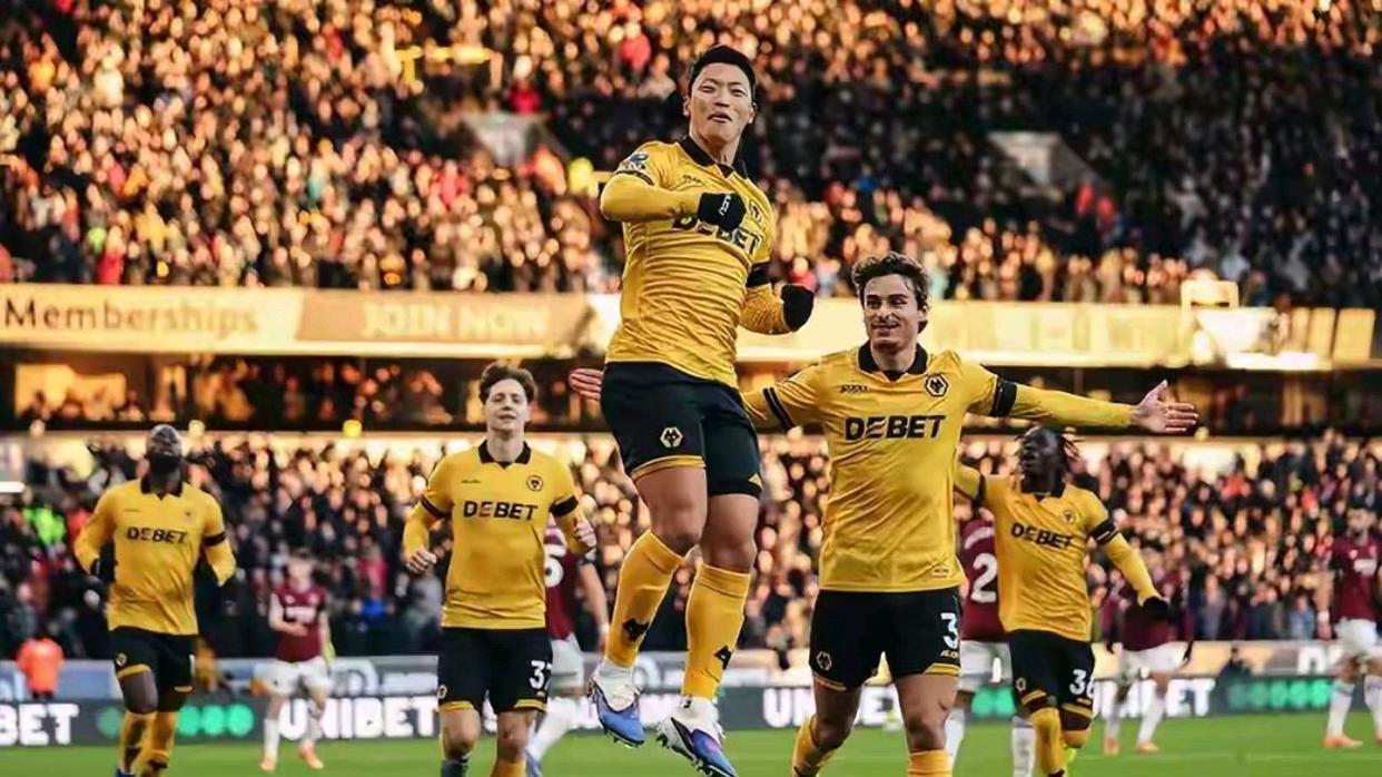 狼队三球痛击铁锤帮 喜获赛季英超首胜仍垫底