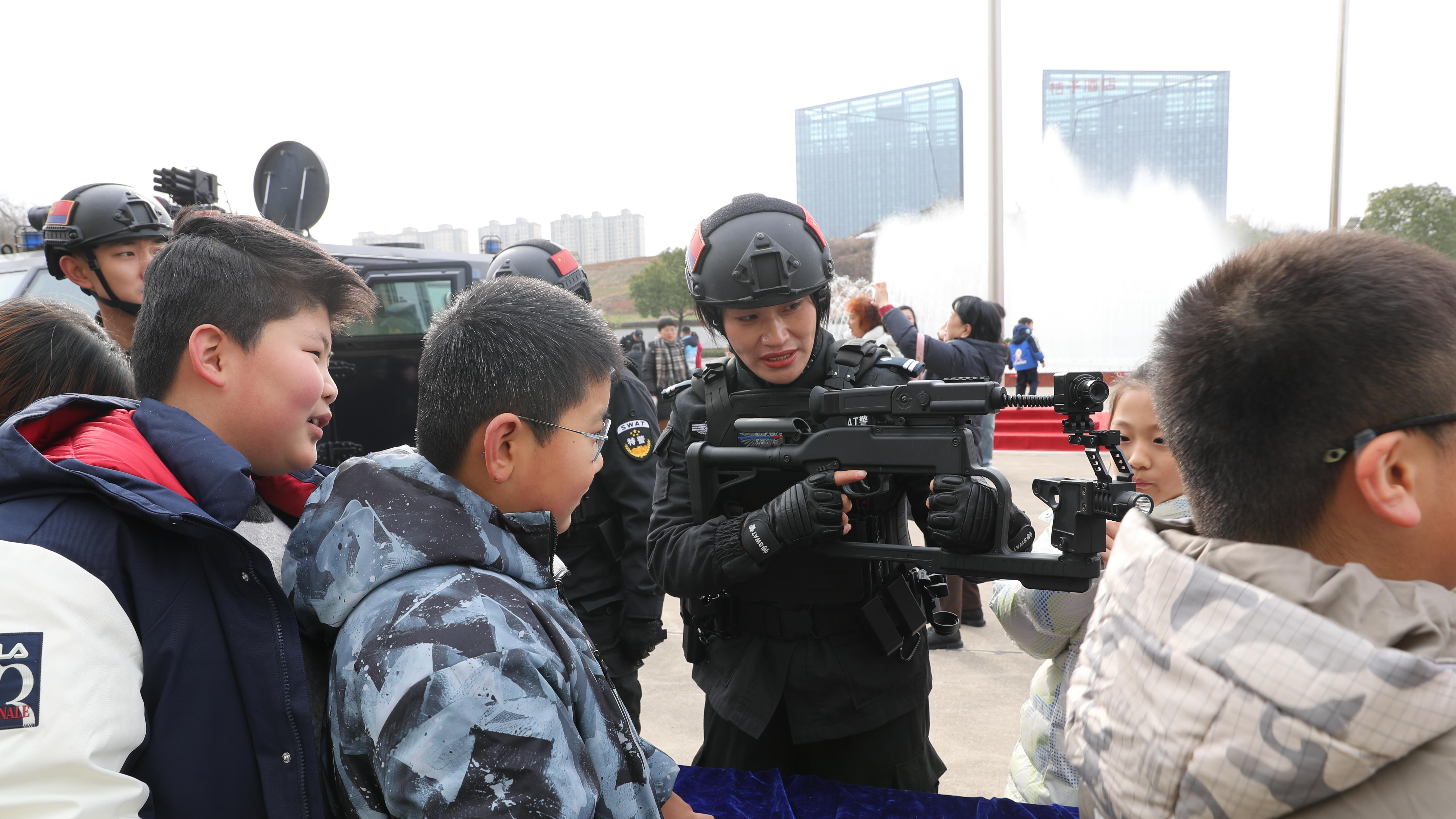 信阳市公安局成功举办2026年“警营开放日”活动