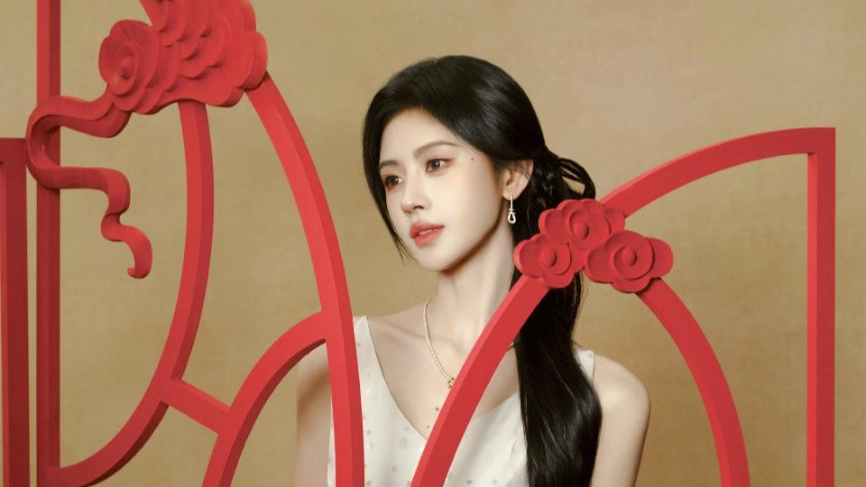 鞠婧祎除夕空降二十万红包，无声宠粉再破内娱天花板