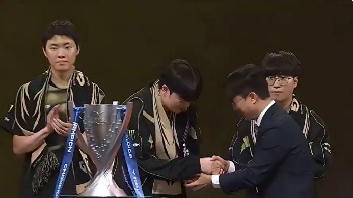 LCK败者组决赛：BFX零封DK晋级，18岁AD复刻Uzi锋芒