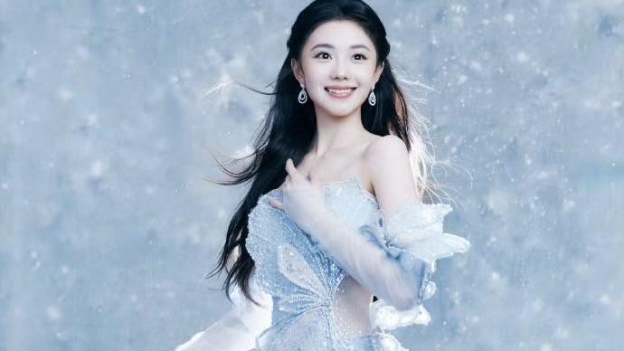 刘浩存吉林春晚雪精灵造型：清冷灵动美出圈，网友直呼“冬日限定仙女”