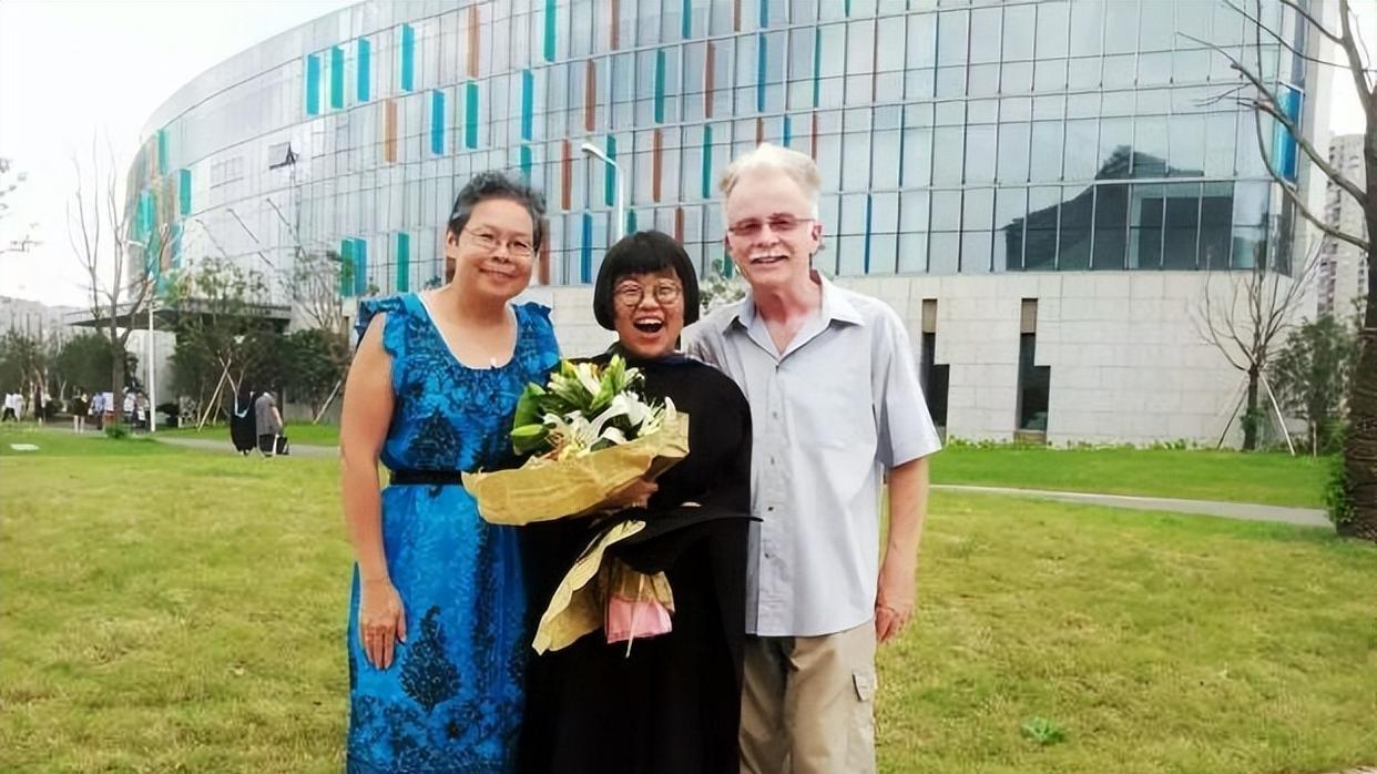 2014年，宁波女大学生非洲支教，被黑人酋长求婚，如今怎么样了？