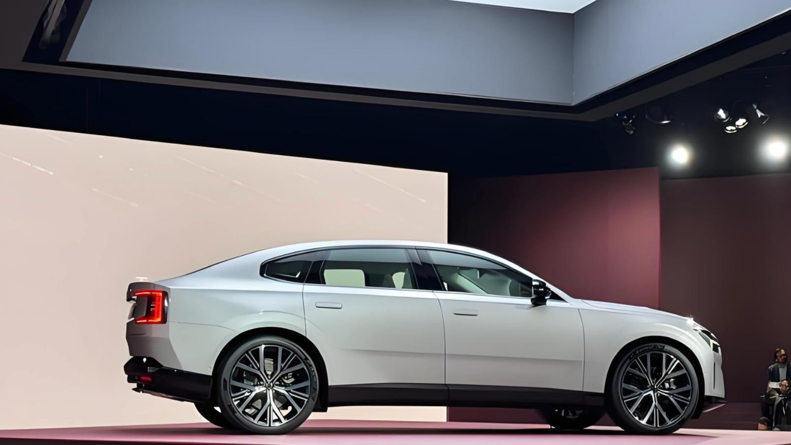 沃尔沃纯电旗舰轿车，车长5米、轴距3米1，提供单电机/双电机四驱