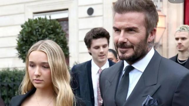 高清镜头下的贝克汉姆家族！贝嫂穿黑裙气质冷艳，还甩开老公的手