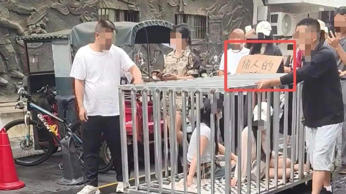 岳阳网红摆拍“浸猪笼”游街被处罚，周兆成：流量不能踩法律与公序良俗红线