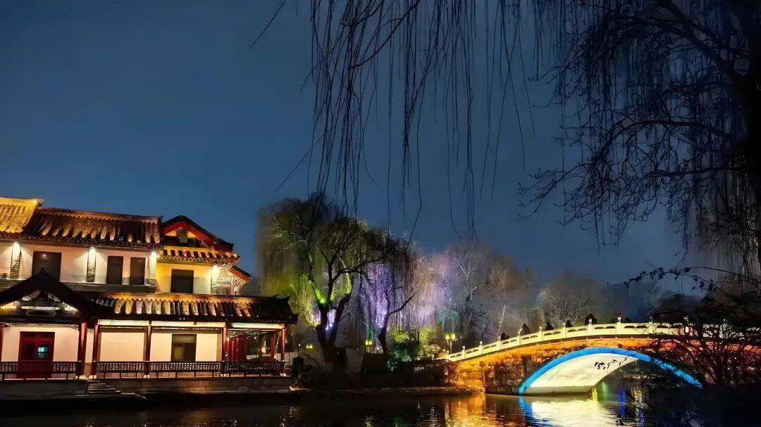 七律·夜寂寄怀吟