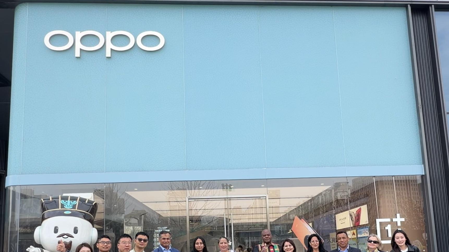 老外是真的懂入乡随俗的~