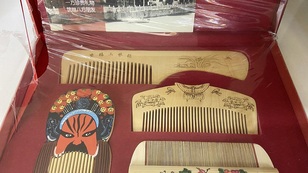 为什么中国女人的包里，永远装着“体面”？