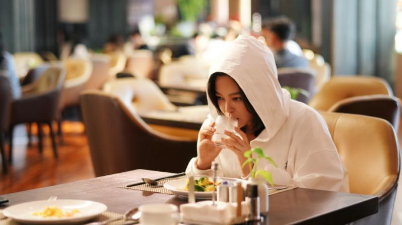 女神蒙上眼唐盈盈爱情线，官配康俊笑纳了