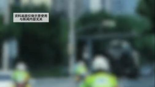 司机送断指乘客，交警带路闯红灯出车祸被判全责，网友吵翻了