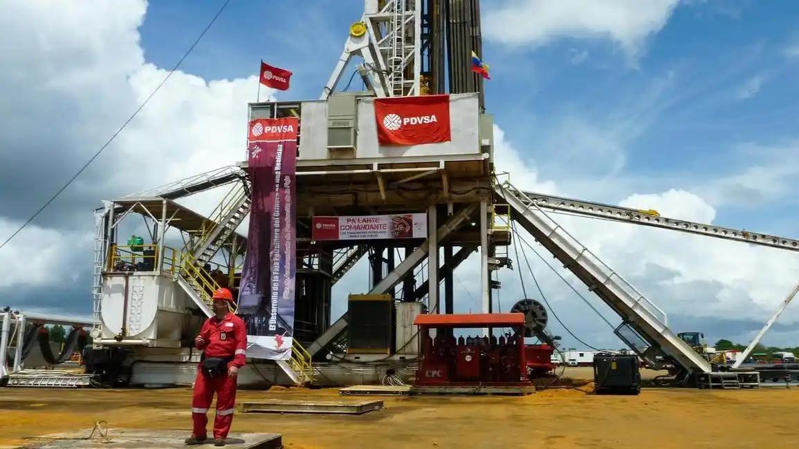 特朗普招安前高官，美军接管石油，委内瑞拉要变“华盛顿特区”？