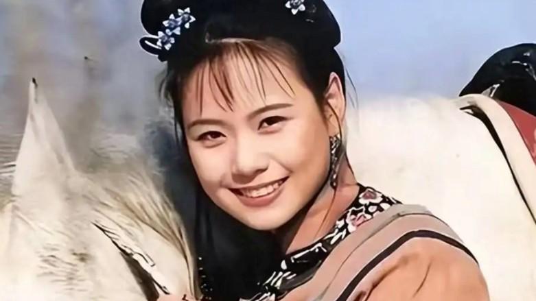 “柳红”大变样！《我的山与海》中演“包租婆”，49岁美出新高度