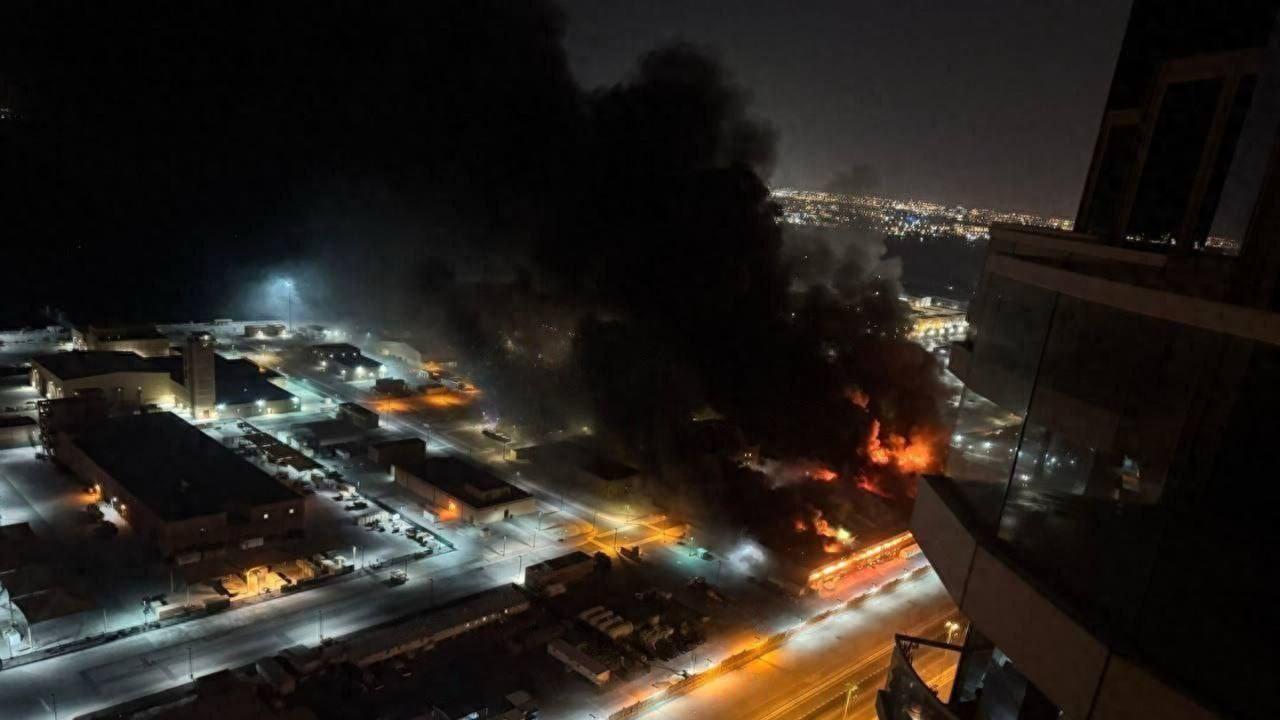 阿联酋公布让人背脊发凉的数据，伊朗“泄洪式打击”不留后路