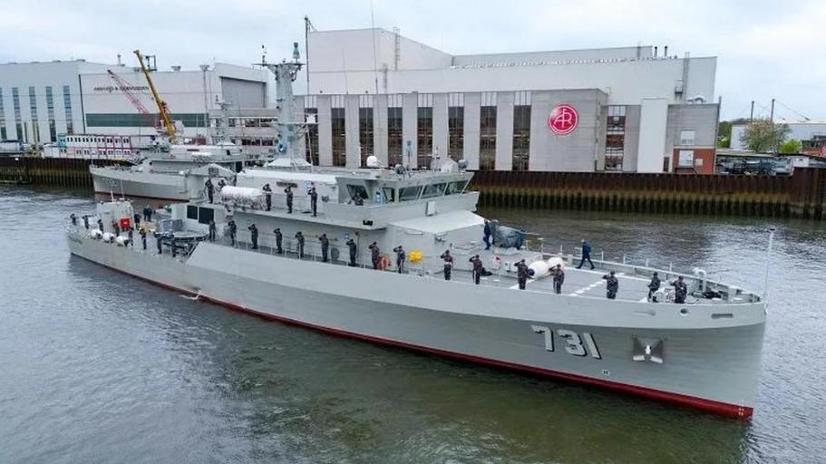 又一南海国家暴露野心，向美国敞开国门，多次一级战备，炮轰他国渔船