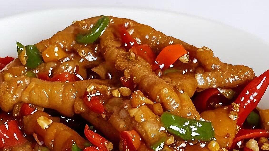 红烧鸡爪子：胶质满满的幸福小食！