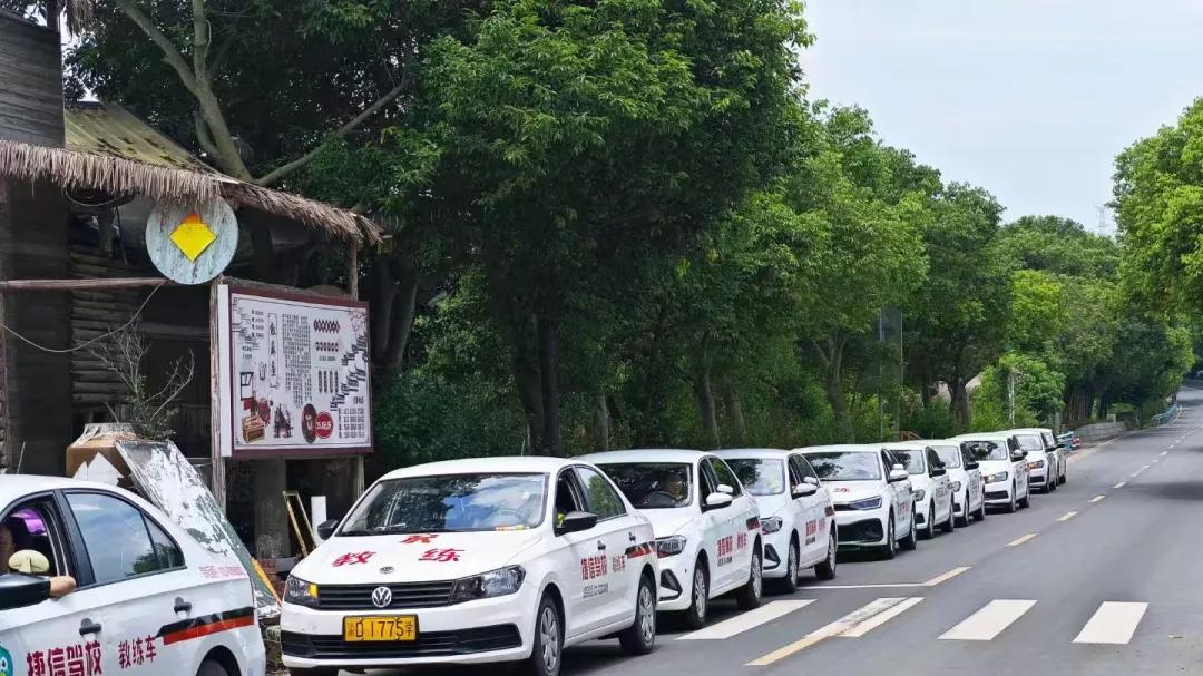 2026重庆人学车选哪家？这家14年连锁驾校藏不住了！