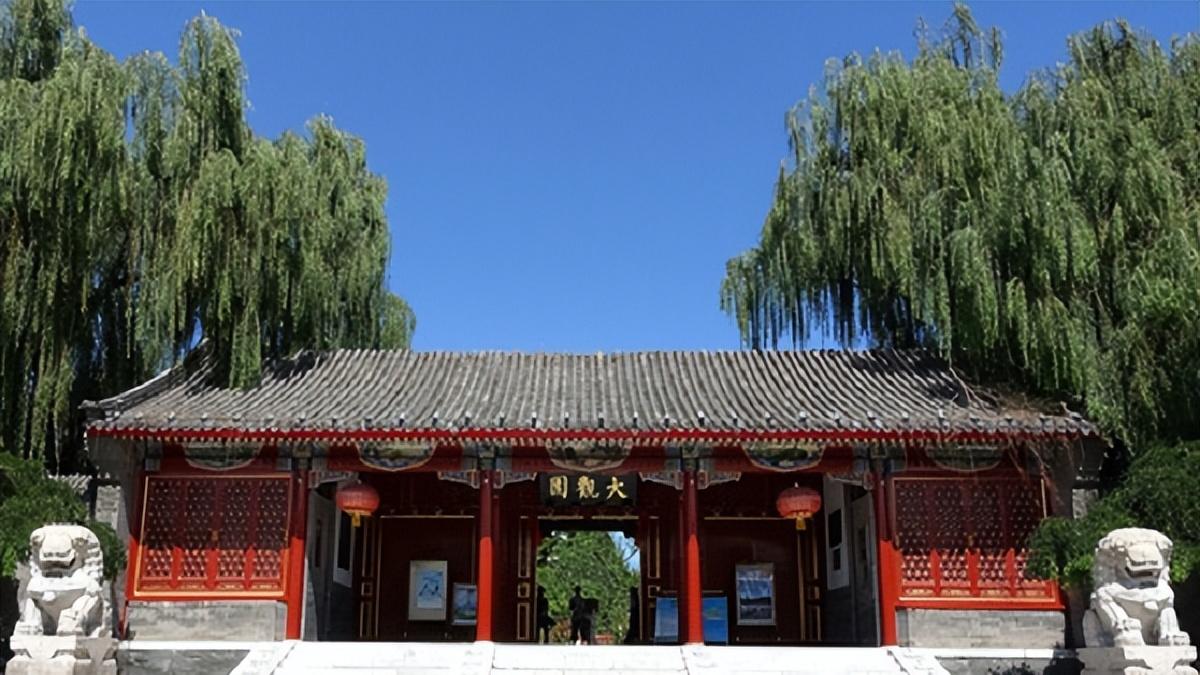 宝钗是改过年龄了吗？二十多岁楞装十五岁少女，欺骗贾母？