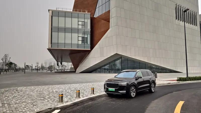 别盯着零百和算力！这台20万级SUV，才是务实家庭的心头好