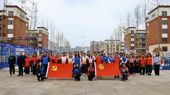 西南大学附属中学荣昌实验学校联合三校开展雷锋月思政实践活动