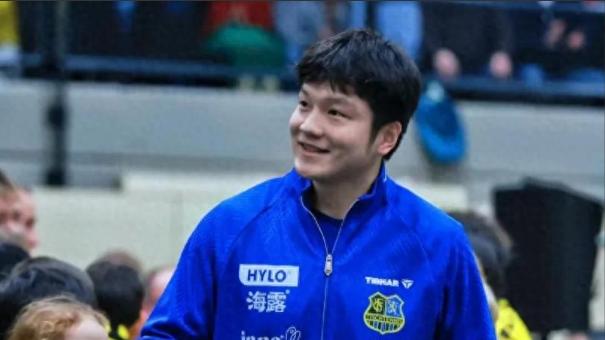 王励勤为难了！国乒丢冠2天后，樊振东爆发，3-0，3-0，豪取6连胜