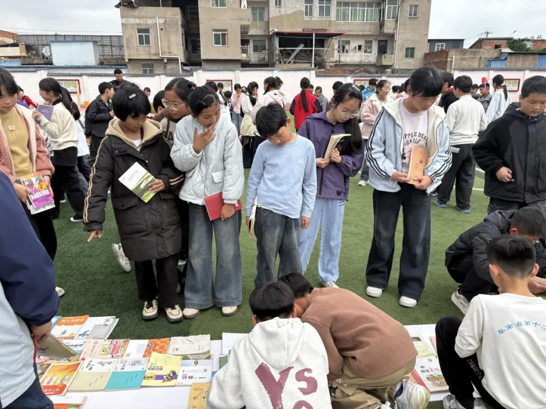 阜南十二小开展“书香流转·好书共享”主题阅读实践活动